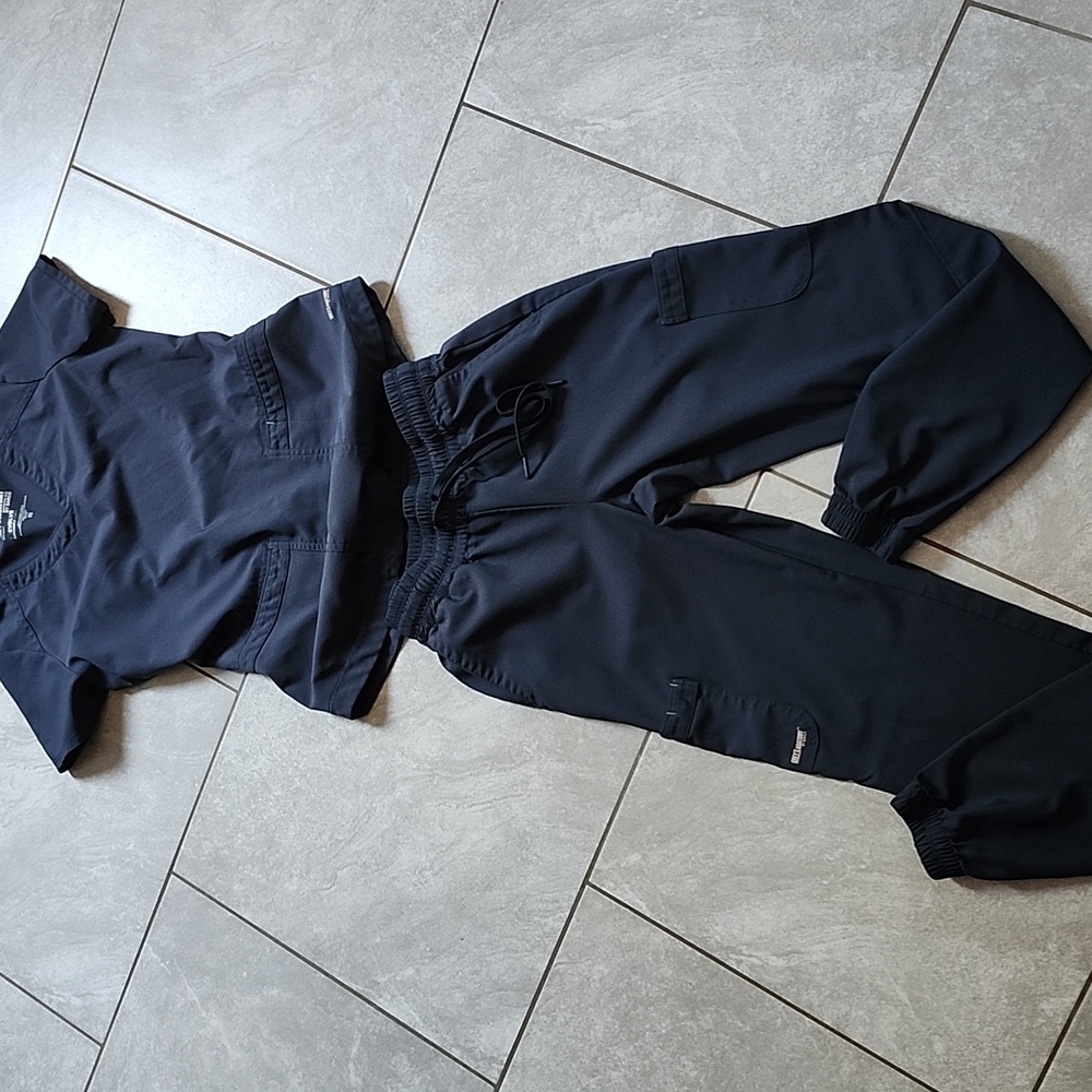 Grey's Anatomy Womens Dark Gray Jogger Scrub Set
